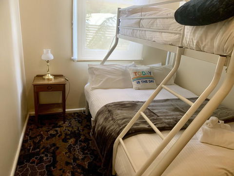 Victoria Albert Guest House Bar Cafe And Restaurant - Accommodation Daintree 3