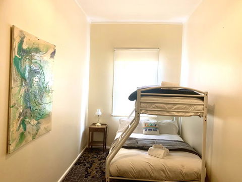 Victoria Albert Guest House Bar Cafe And Restaurant - Accommodation Daintree 1