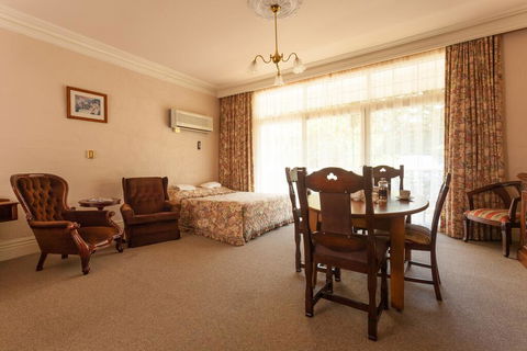 Victoria House Motor Inn - Accommodation Daintree 0