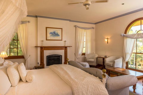 Victoria's At Ewingsdale - Accommodation Daintree 3