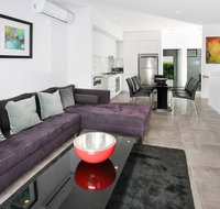 Views from Red Hill - Modern and Spacious Split-Level Executive 3BR Red Hill Apartment Close to CBD - Accommodation Daintree