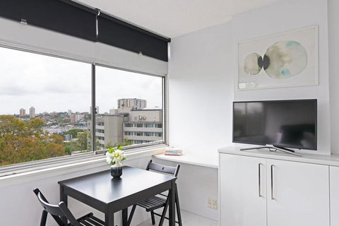 Views To Die For// Studio Rushcutters Bay // Free Parking - Accommodation Daintree 3