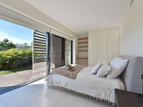 Villa Catania Waterside At Trinity Point - Accommodation Daintree 1