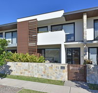Villa Catania Waterside at Trinity Point - Accommodation Daintree