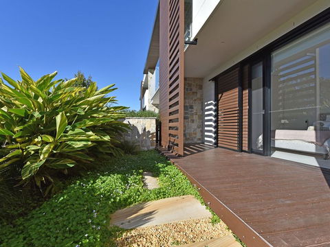 Villa Catania Waterside At Trinity Point - Accommodation Daintree 2