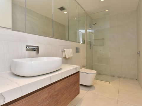 Villa Catania Waterside At Trinity Point - Accommodation Daintree 3