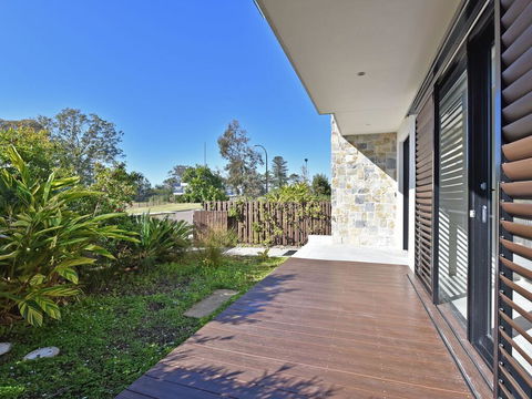 Villa Positano Waterside At Trinity Point - Accommodation Daintree 2