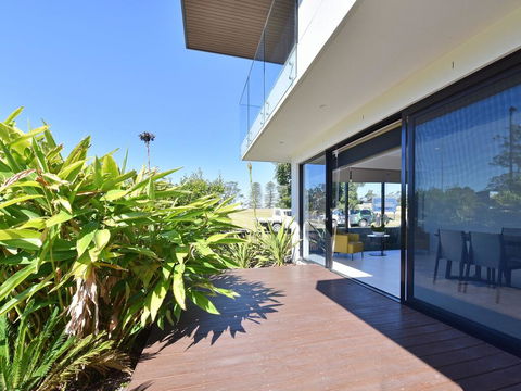 Villa Sorrento Waterside At Trinity Point - Accommodation Daintree 2