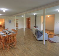 Village Stays Coldstream Gallery Bungalow - Accommodation Daintree