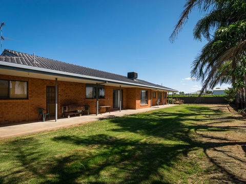 Vineyard Retreat Mildura - Accommodation Daintree 2