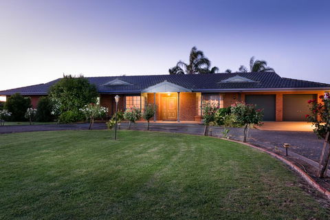 Vineyard Retreat Mildura - Accommodation Daintree 0