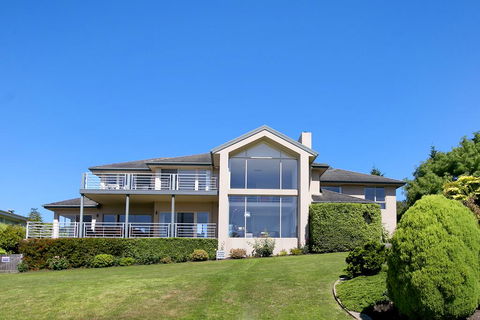 Vue De La Mer Luxury Family Retreat With Tennis Court, Pool, Spa, Water Views - Accommodation Daintree 1