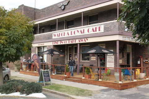 Walcha Royal Cafe & Accommodation - Accommodation Daintree 0