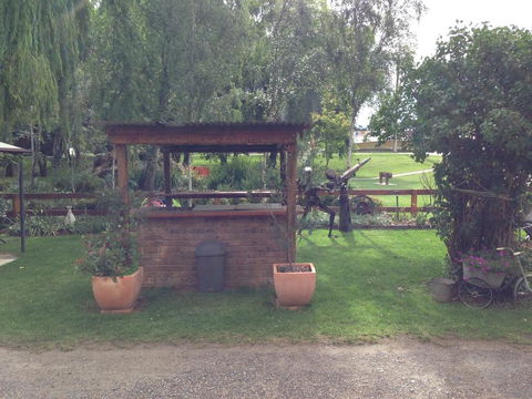 Walcha Royal Cafe & Accommodation - Accommodation Daintree 2