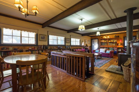Walhalla Coach House - Accommodation Daintree 3