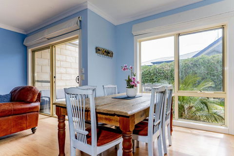 WALKIN ON SUNSHINE - STROLL TO BEACH BREAK - Accommodation Daintree 1