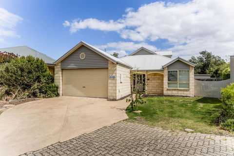 WALKIN' ON SUNSHINE - Accommodation Daintree 0