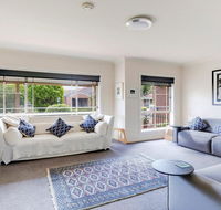 Walling-Clifton Gardens - backing onto golf course - Accommodation Daintree