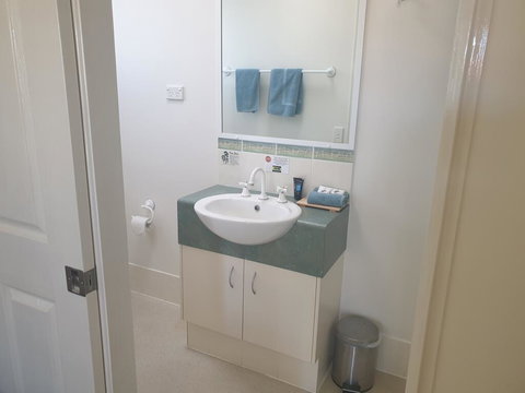 Warrego Motel - Accommodation Daintree 3