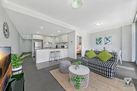 WARRICK FRAM 3 BEDS APT FREE PARKING WALK TO WESTFIELD CLOSE TO HOSPITAL NWF003 - Accommodation Daintree 0