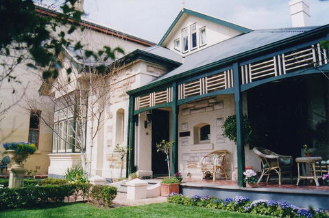 Water Bay Villa Bed & Breakfast - Accommodation Daintree 0