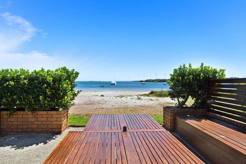 Waterfront At Sunset Boulevard, 26 Sunset Boulevard - Accommodation Daintree 0
