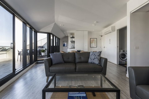 Flinders Luxury Penthouse - Accommodation Daintree 2
