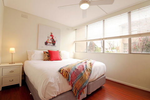 Colour Pop Fitzroy - 3 Bedroom Pet Friendly - Accommodation Daintree 11
