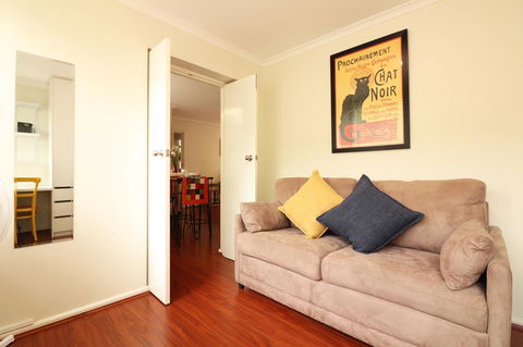 Colour Pop Fitzroy - 3 Bedroom Pet Friendly - Accommodation Daintree 17