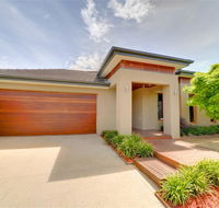 Newington Lakehouse - Accommodation Daintree