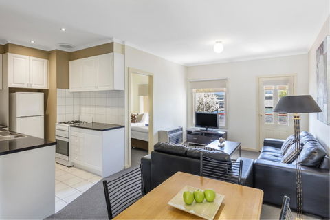 Hawthorn Gardens Serviced Apartments - Accommodation Daintree 2