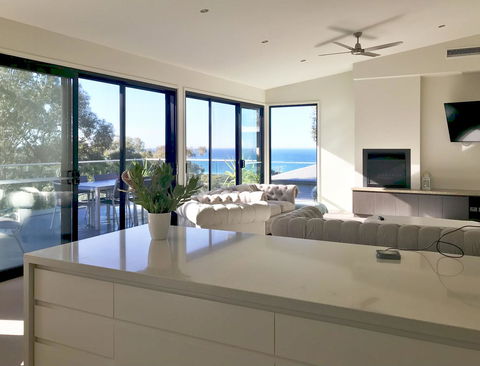 Lorne Sea View Terrace House - Accommodation Daintree 3