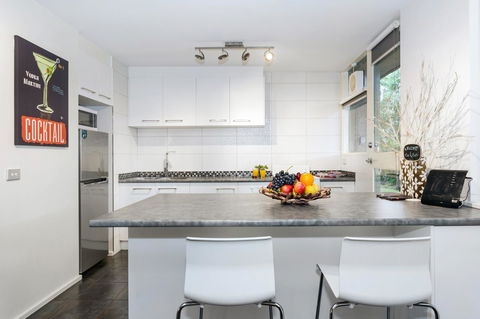 Melbourne Villa - Accommodation Daintree 11