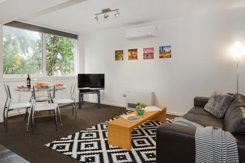 Melbourne Villa - Accommodation Daintree 2