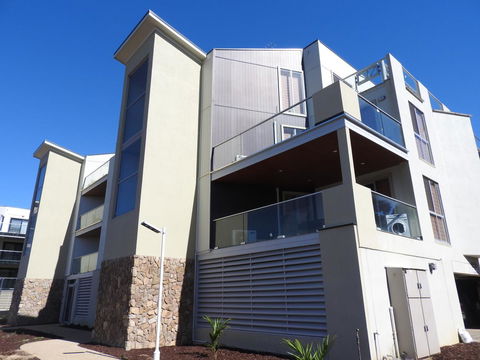 Phillip Island Towers - Accommodation Daintree 5