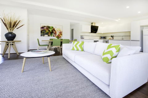 Phillip Island Towers - Accommodation Daintree 7