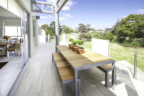 Phillip Island Towers - Accommodation Daintree 3