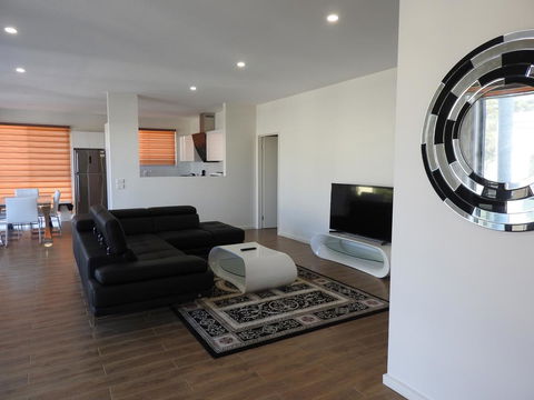 Phillip Island Towers - Accommodation Daintree 15