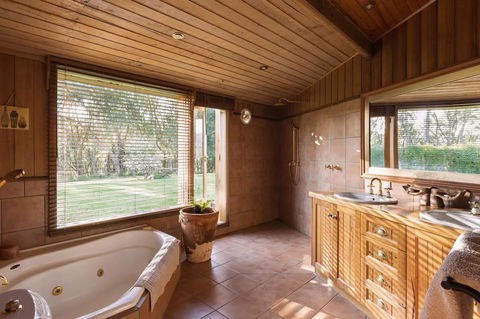 Kangaroo Manor - Accommodation Daintree 19