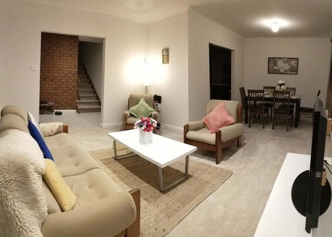 The Gallery Hours - Accommodation Daintree 10