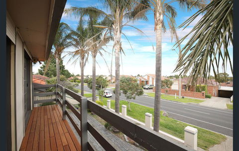 The Gallery Hours - Accommodation Daintree 8