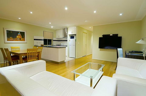Buckingham Apartments - Accommodation Daintree 5