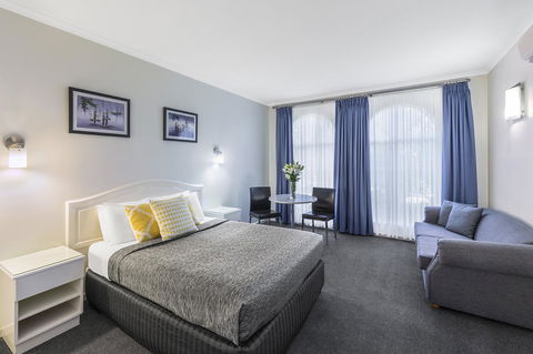 Cathedral Motor Inn - Accommodation Daintree 0