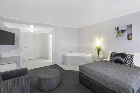 Cathedral Motor Inn - Accommodation Daintree 18