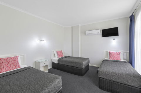 Cathedral Motor Inn - Accommodation Daintree 11