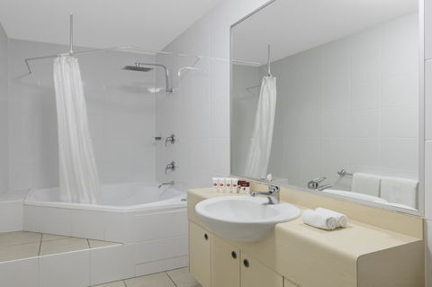 Ramada By Wyndham Marcoola Beach - Accommodation Daintree 10