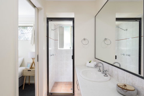 Rainbow Getaway Holiday Apartments - Accommodation Daintree 8