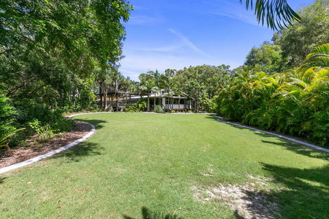Coloured Sands - Rainbow Beach Resort - 5 Mins To Beach - Accommodation Daintree 21