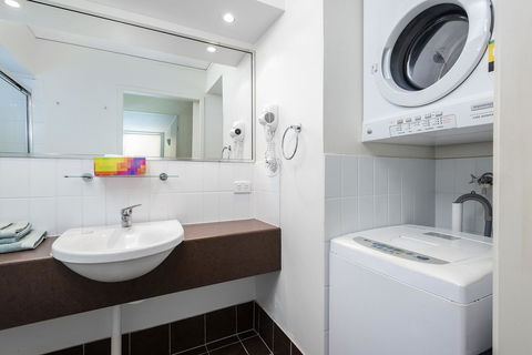 Coloured Sands - Rainbow Beach Resort - 5 Mins To Beach - Accommodation Daintree 10