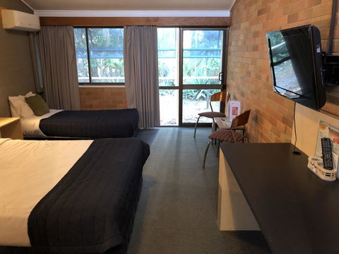 Bribie Island Hotel - Accommodation Daintree 2
